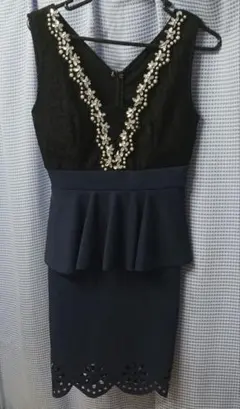 ノースリーブひざ丈ワンピース 黒とネイビー