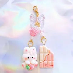 ハンドメイド　ウサギちゃんとホワイト苺チョコレートのチャーム