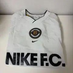 Nike F.C. ホワイト ピステ ルーズフィット