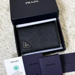 【極美品】プラダ 二つ折り財布 トライアングルロゴ サフィアーノレザー ブラック