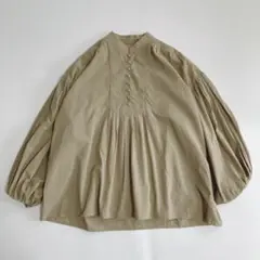 ユナイテッドアローズ コットン ボリューム ブラウス ギャザー タック くるみ釦