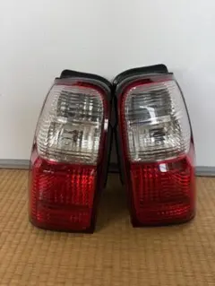 ハイラックスサーフ130　左右セット　純正テール ハイラックスサーフ130 左右セット 純正テール - メルカリ