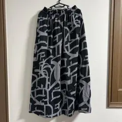 幾何学模様のロングフレアスカート