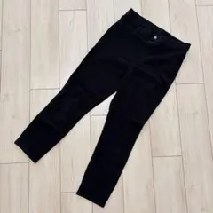 ブラック スキニーパンツ ボタン付き UNIQLO