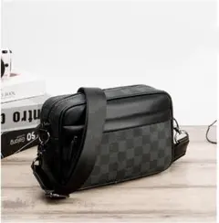 人気メンズバック　カジュアル　ショルダーバック　ブラック/黒