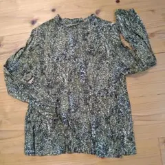 セポ　長袖小花柄シャツ　Ｍ