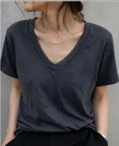 美品 HUGO BOSS ヒューゴボス Vネック ブラック Tシャツ カットソーのサムネイル