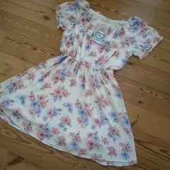 新品　タグ付き　花柄半袖ミニワンピース M