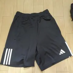 adidas ブラック ショートパンツ