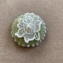 ミナペルホネン花刺繍パール付きブローチ ハンドメイド