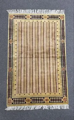 Xmasセール早い者勝ち❗ パキスタン絨毯 約198cm×127cm - メルカリ