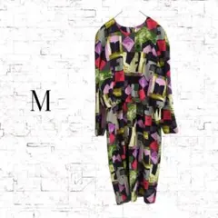 カラフル幾何学模様 　クルーネック　Mサイズ 　ワンピース　ウエストゴム
