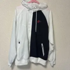 Nike フード付きナイロンジャケット ホワイト/ブラック　白　黒