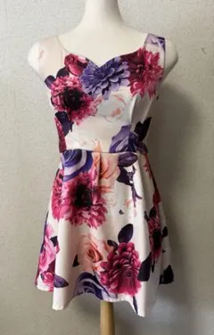 花柄ワンピースのサムネイル