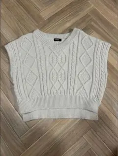 【韓国子供服】Aosta Vネック　ケーブル編みニットベスト　Mサイズ 90cm