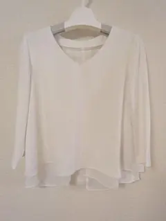 ナチュラルビューティーベーシック　Vネック　ブラウス　M　7分袖　ホワイト