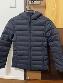 未使用に近い古着美品‼️CLOSSHI 濃いグレーレディースMサイズダウン