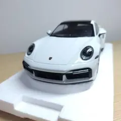 ポルシェ 911 Turbo S 1/18 ディーラー　ミニチャンプス　992のサムネイル