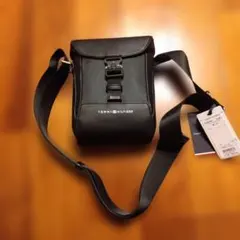 TOMMY HILFIGER ブラックショルダーバッグ
