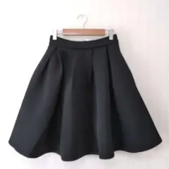 新品タグ付 アバクロ フレアスカート S 黒 ダイバー素材 厚手 美シルエットのサムネイル