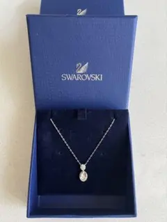 Swarovski クリスタルペンダントネックレス