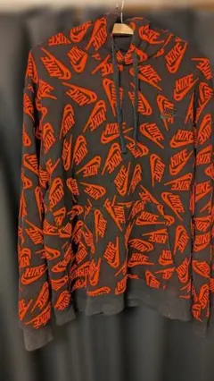ナイキ総柄フーディー ブラック/レッド XL 新古品