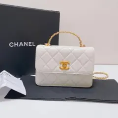 CHANEL ホワイト キルティング ショルダーバッグad - メルカリ