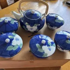 レトロ青と白の花柄急須と茶碗セット