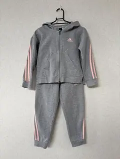adidas スウェットセットアップ　130cm