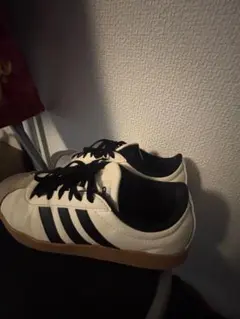 adidas アディダス スニーカー ホワイト ブラックのサムネイル