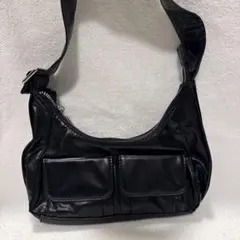 ハンドバッグ　黒　ファスナー付き