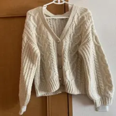 クリーム色 ケーブルニットカーディガン