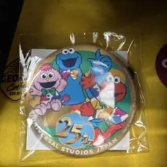 usj 非売品　25周年　缶バッジ　セサミストリート