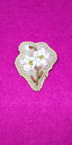 サクラ ビーズ刺繍ブローチ ハンドメイド