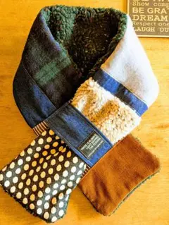 軽くて暖かい ドット　チェック　さっと巻ける　ボアマフラー