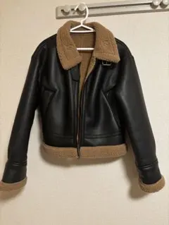 ボア襟付きブラックレザージャケット