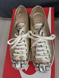 miu miu ビジュー スニーカー ゴールドのサムネイル