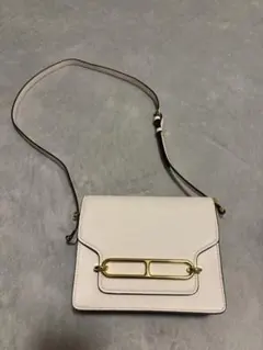 ショルダーバッグ　ホワイト　白　金具