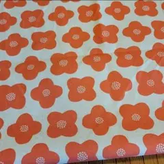 日本製　Tycka om 北欧柄　綿麻キャンバス　クッカ　花　生地　コーラル