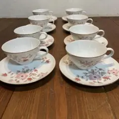 美品　ナルミ　ヴィンテージ　優しい色合い　花の絵柄が華やかな　カップソーサー