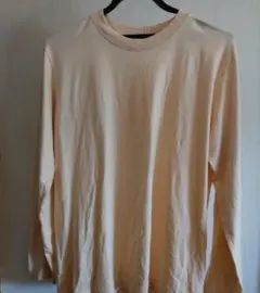 クリーム色 長袖 Tシャツ