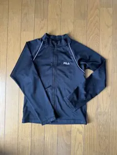 美品［150］FILA ブラック ラッシュガード 胸囲70-78 ガールズ