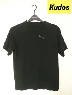 Kudos/クードス　Tシャツ　ロゴ刺繍　ブラックのサムネイル