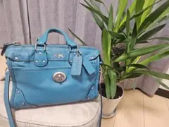 ターコイズ スタッズ付きショルダーバッグ