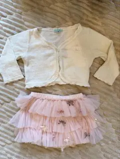 フリル付きピンクチュールパンツと長袖カーディガントセット