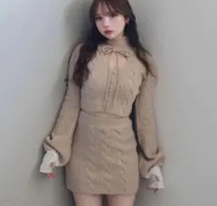 andmary Alison frill tops beige - メルカリ