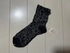 Tabio 花柄ソックス 黒 グレー 22.5〜24.5cm