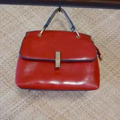 赤 レザーハンドバッグ 金具付き