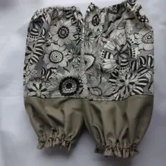 ハンドメイド　薄グレー系　大きな花柄×カーキ色のアームカバー