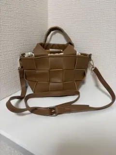 ブラウン 編み込みデザイン ショルダーバッグ